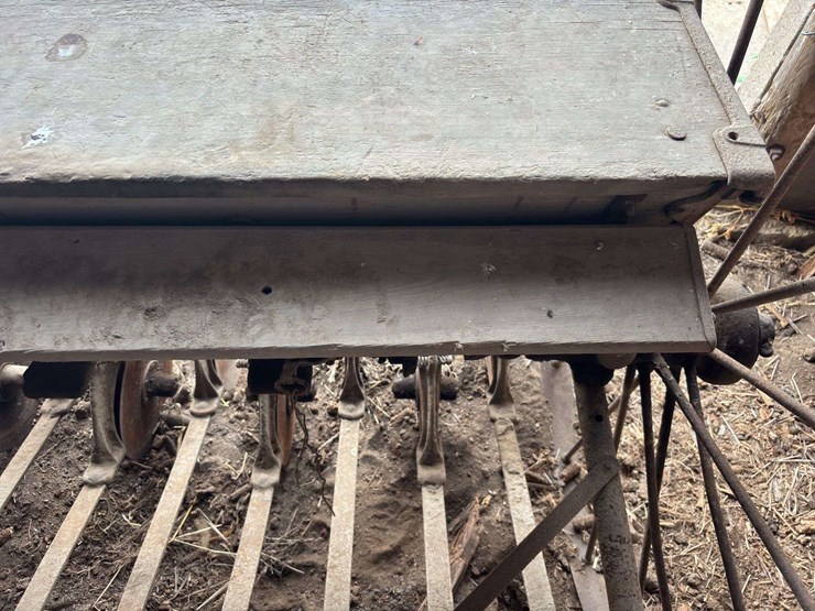 moline-8’-grain-drill-image-63