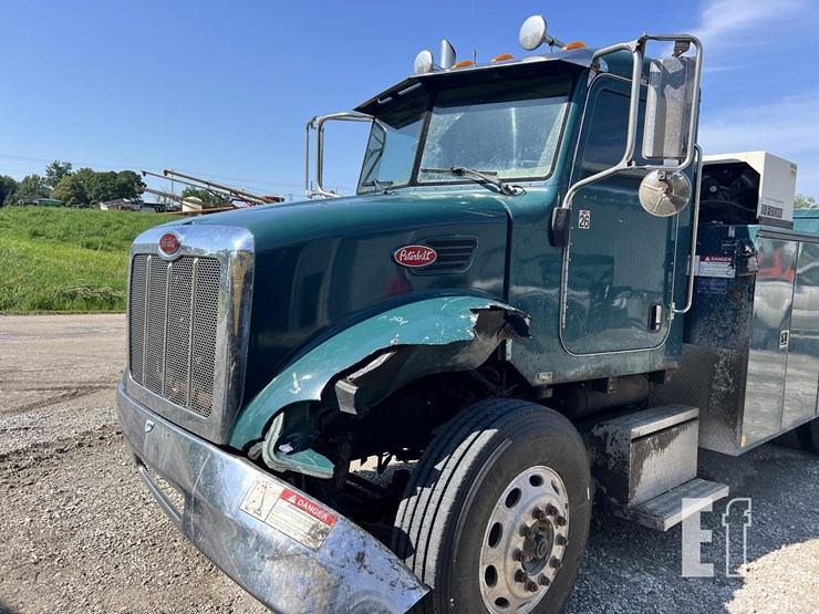 2005-peterbilt-335-image-18