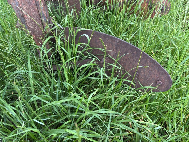 moline-5-bottom-14”-pull-type-plow-image-45