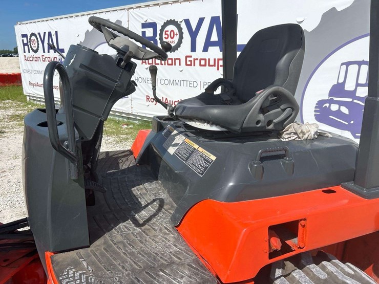 2011-kubota-r520s-image-7