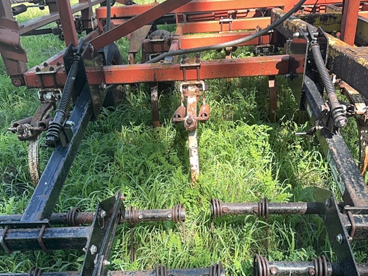 37’-wil-rich-chisel-plow-w/-complete-walking-tandems-and-3-bar-summers-harrow-￼-image-26