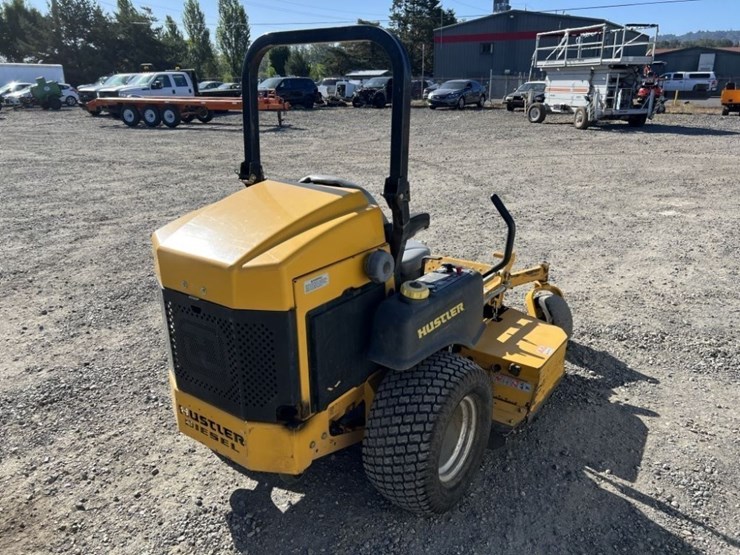 2014-hustler-zero-turn-mower-image-4