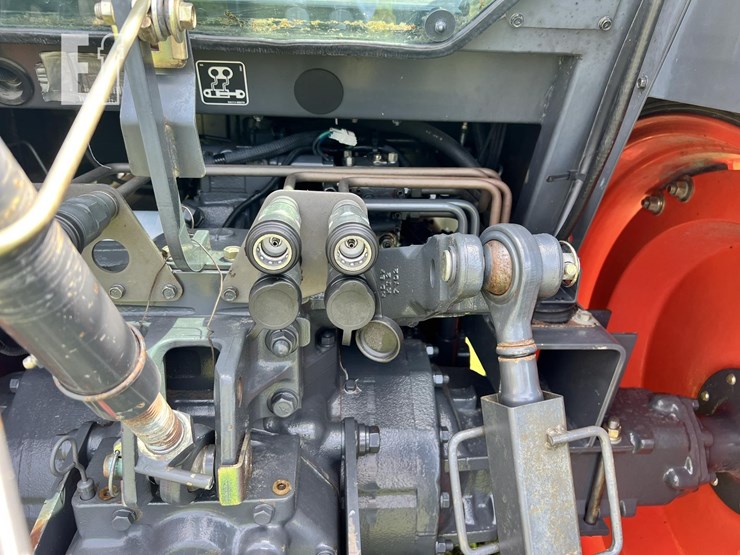 2005-kubota-m125x-image-11