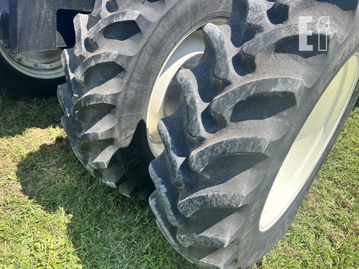 2013-new-holland-t8.330-image-8