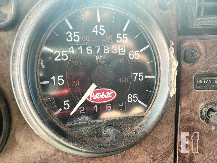 2005-peterbilt-335-image-16