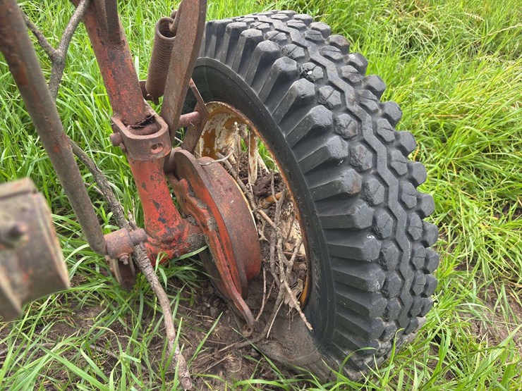 moline-5-bottom-14”-pull-type-plow-image-37