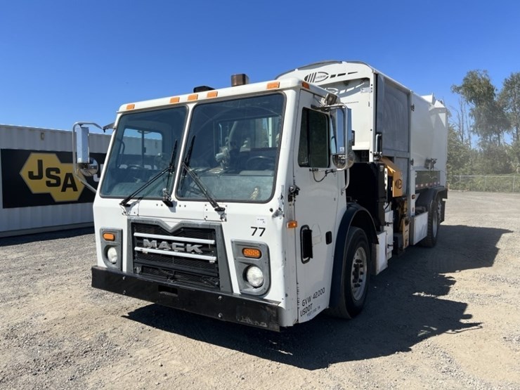 2011-mack-leu612-image-1