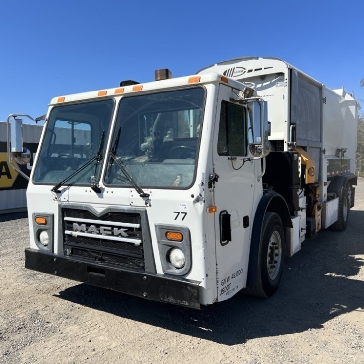 2011 MACK LEU612