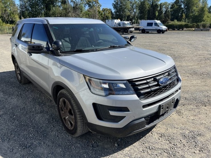 2016-ford-explorer-image-2