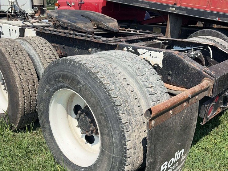 1994-peterbilt-377-image-10
