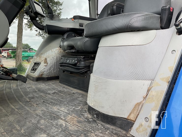2013-new-holland-t8.330-image-32