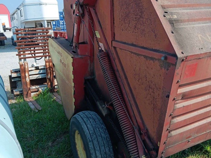 new-holland-845-image-4