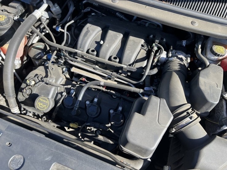 2018-ford-explorer-image-13