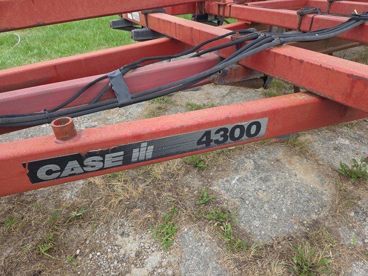 32’-cih-4300-field-cultivator-image-5