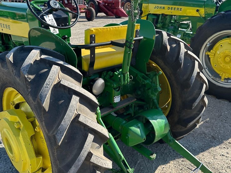 john-deere-330-image-10