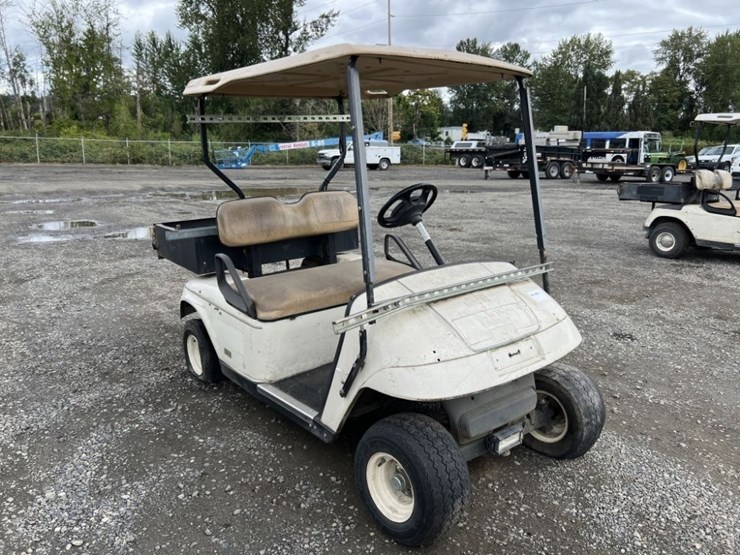 ez-go-textron-golf-cart-image-2