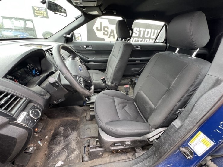2017-ford-explorer-image-24