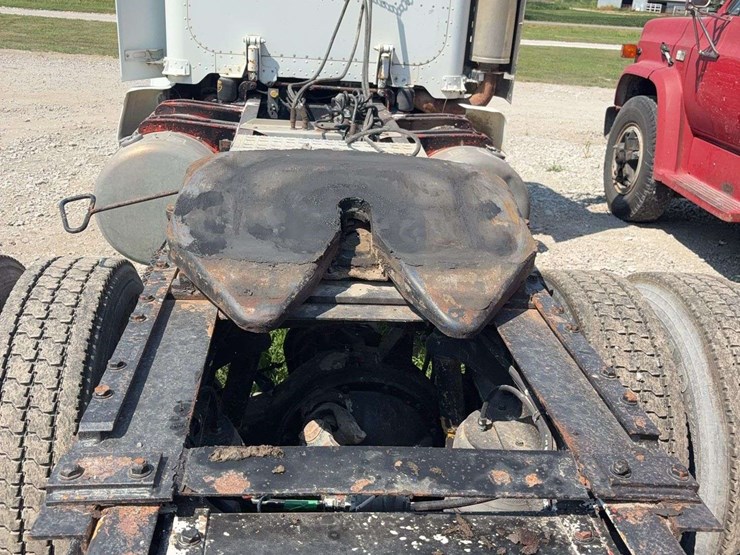 1994-peterbilt-377-image-13