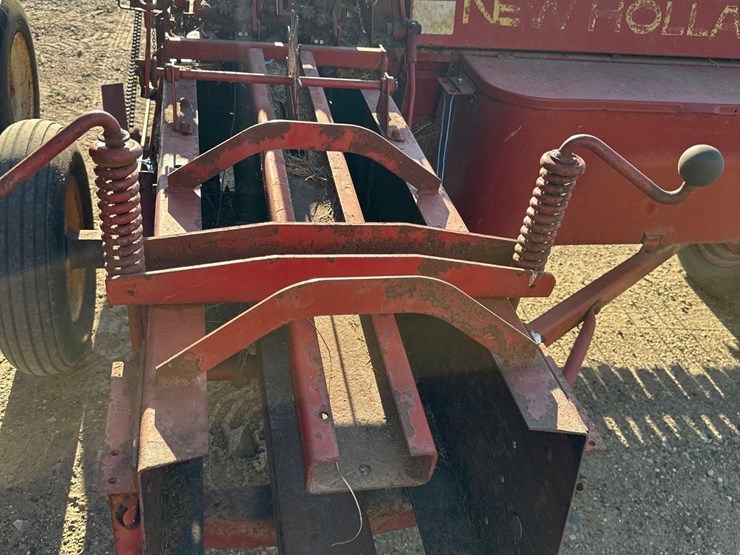 new-holland-273-image-7