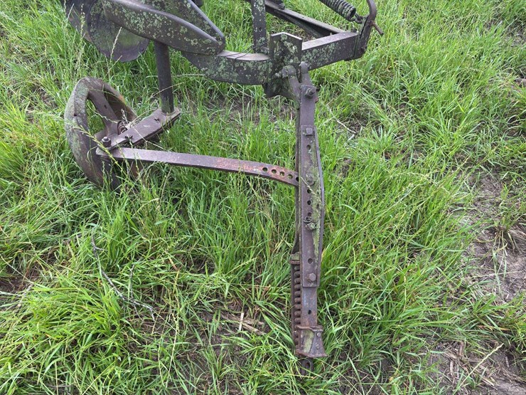 3-bottom-25”-terracing-plow-image-9
