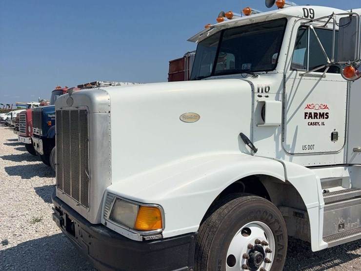 1994-peterbilt-377-image-3