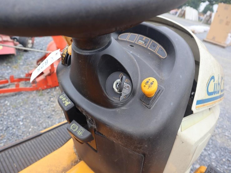 cub-cadet-riding-mower-image-15