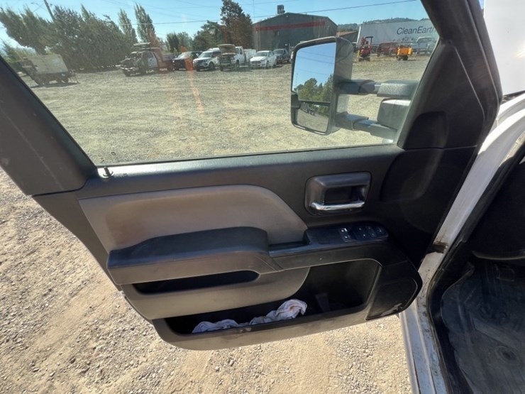 2017-gmc-sierra-3500-image-25