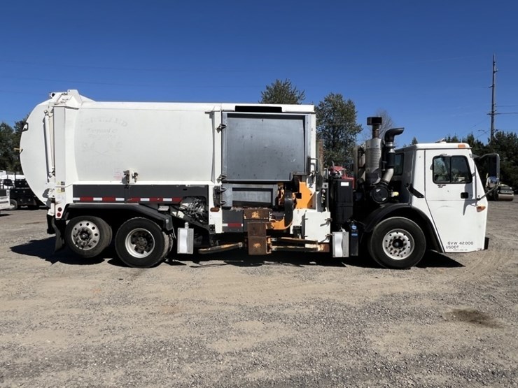 2011-mack-leu612-image-3