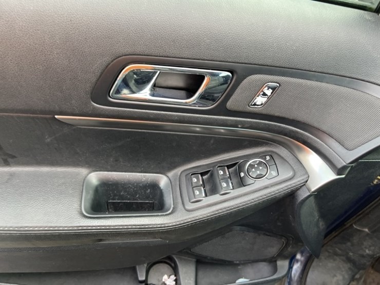 2017-ford-explorer-image-21