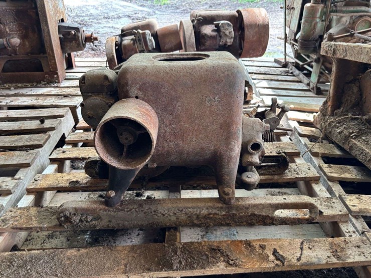 1-1/2-to-2-1/2-hp-international-harvester-la-engine-image-1