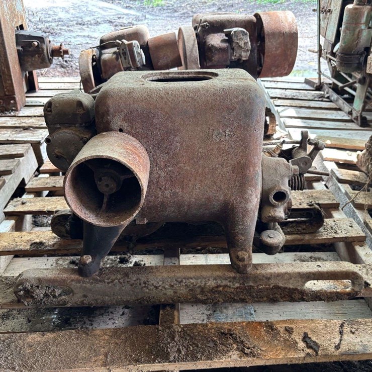 1 1/2 to 2 1/2 HP International Harvester LA Engine