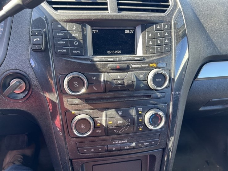 2018-ford-explorer-image-33