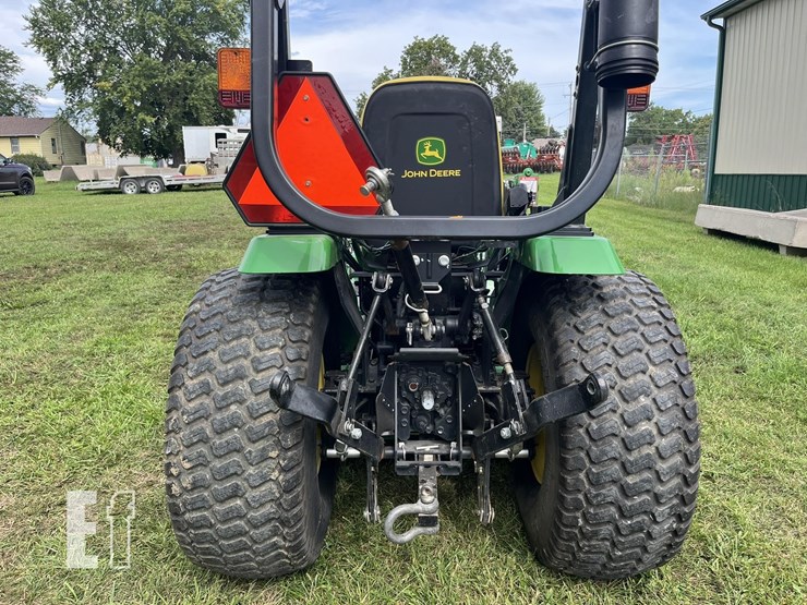 2013-john-deere-2032r-image-11