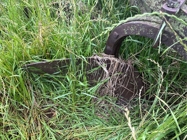 5-bottom-14”-pull-type-plow-image-23