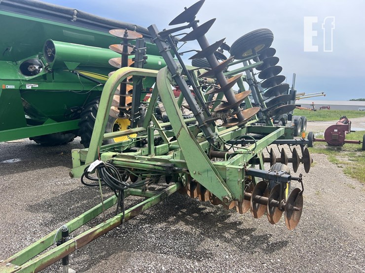 john-deere-230-image-23
