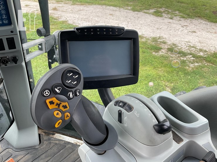 2013-new-holland-t8.330-image-17