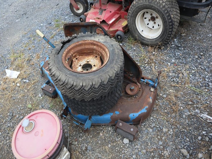 ford-lgt125-riding-mower-image-15