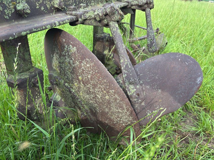 3-bottom-25”-terracing-plow-image-25