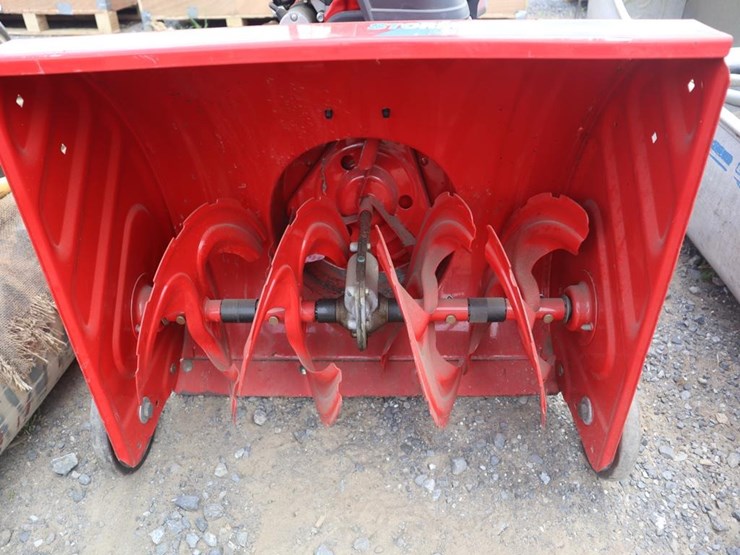troybilt-26in-snow-blower-image-2