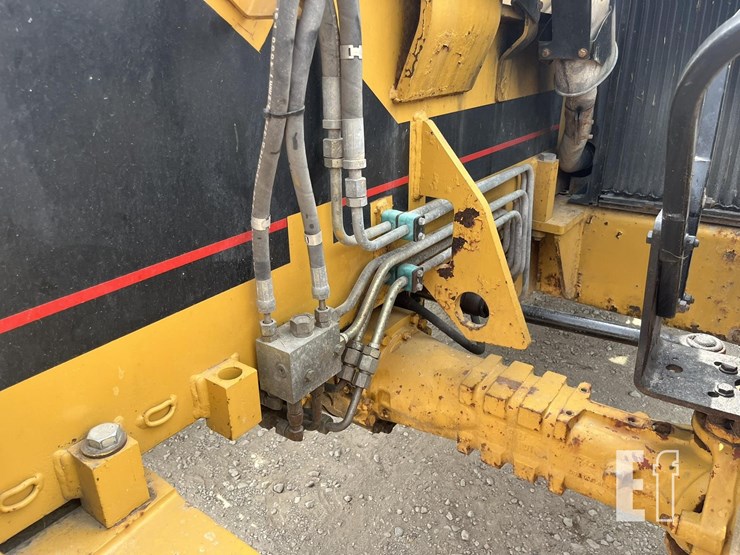 2002-caterpillar-th83-image-25
