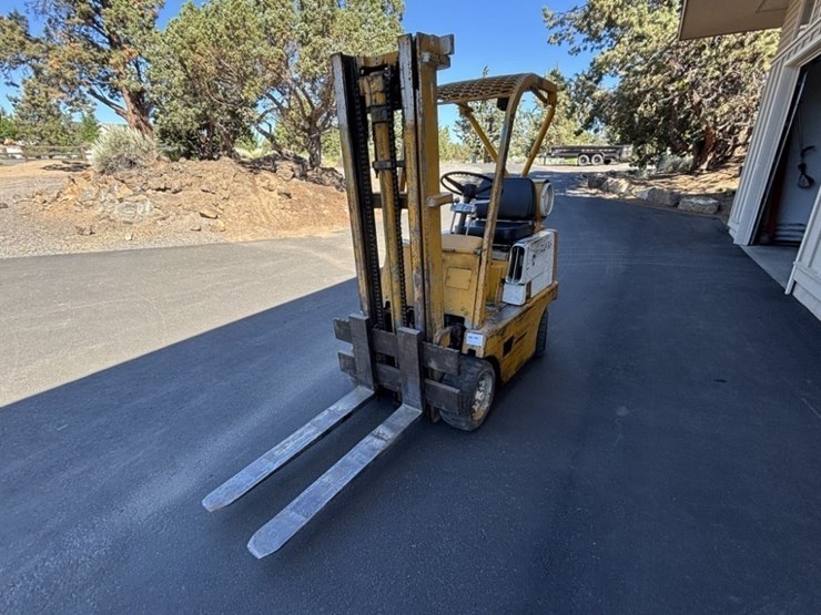 clark-c30b-forklift-image-1