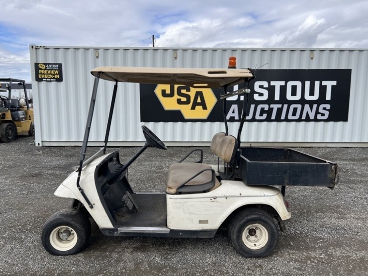 ez-go-textron-golf-cart-image-7
