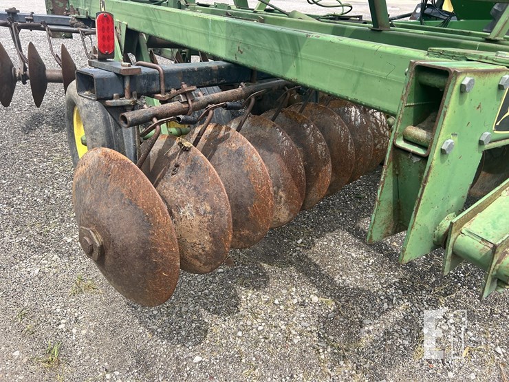 john-deere-230-image-16