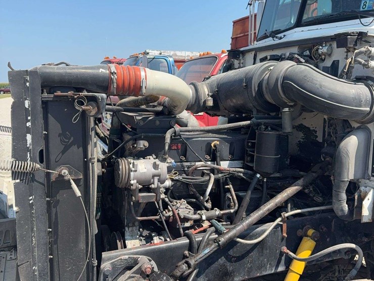 1994-peterbilt-377-image-26