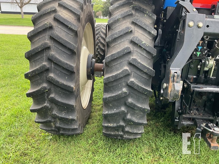 2013-new-holland-t8.330-image-46