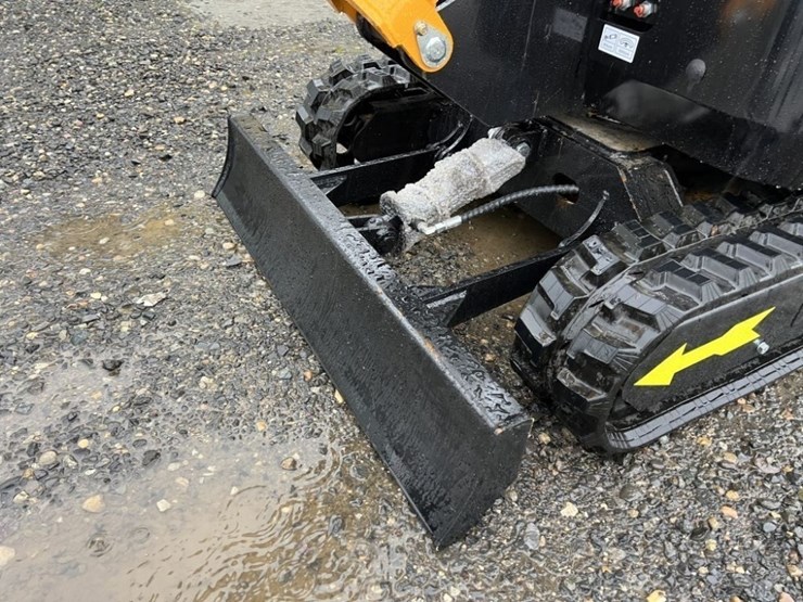 2025-miva-va20-mini-hydraulic-excavator-image-12