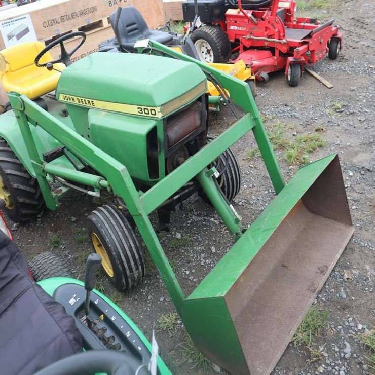 JOHN DEERE 300