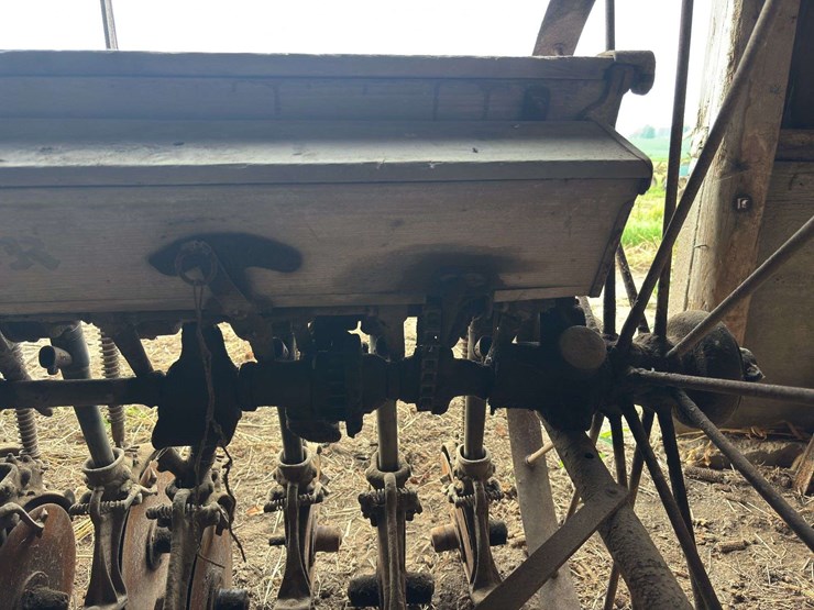 moline-8’-grain-drill-image-62