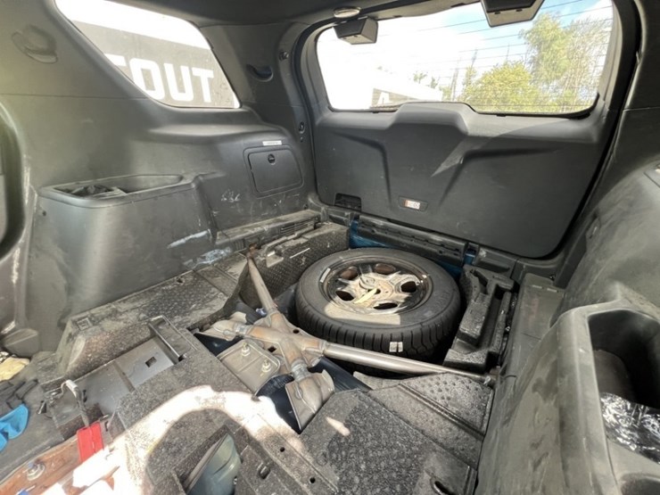 2017-ford-explorer-image-21