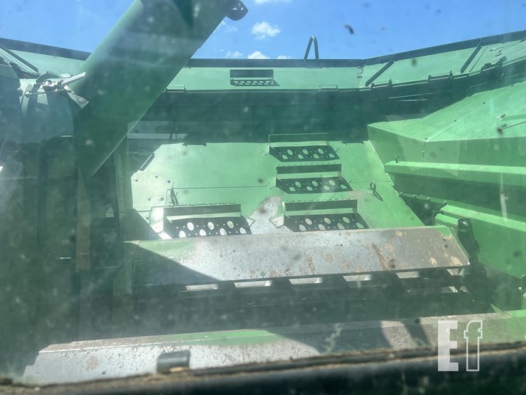 2005-john-deere-9560-sts-image-44